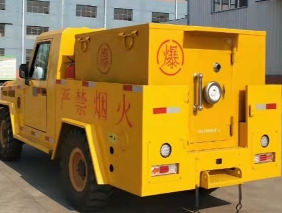 汤旺河凯龙爆破器材运输车：保障爆破任务的安全运行