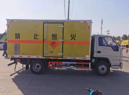 汤旺河爆破器材运输车工人安全操作规范与智能技术保障